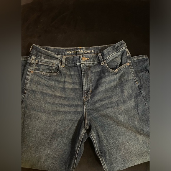 American Eagle Outfitters Denim - AE Stretch Curvy Mom Jean
Color: Simply Dark
Size: 14 Short